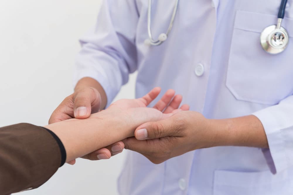 Visita specialistica della mano